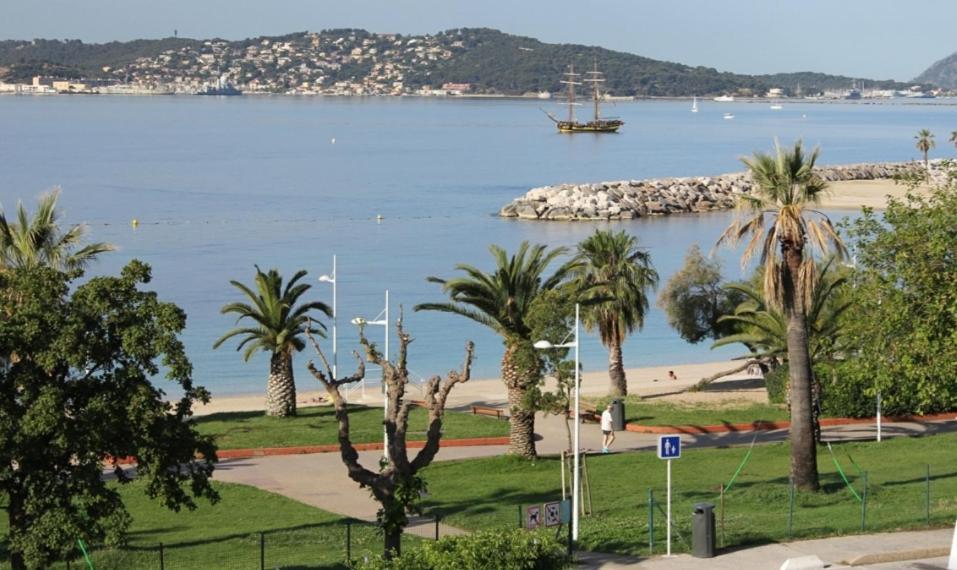 Appartement Avec Terrasse Toulon Bagian luar foto